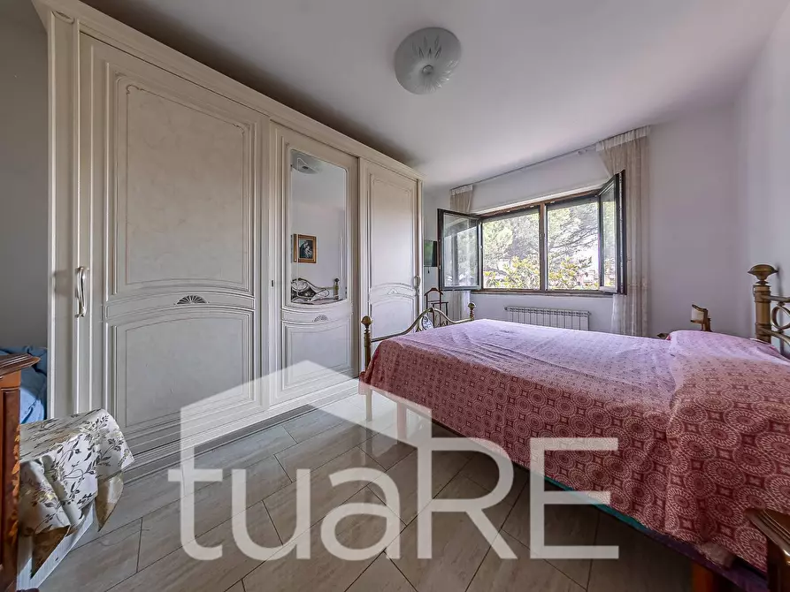 Immagine 8 di Appartamento in vendita  in Via Al Sesto Miglio a Roma