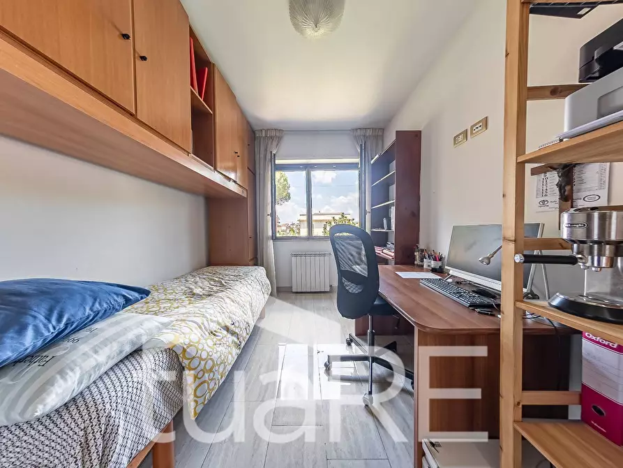 Immagine 11 di Appartamento in vendita  in Via Al Sesto Miglio a Roma