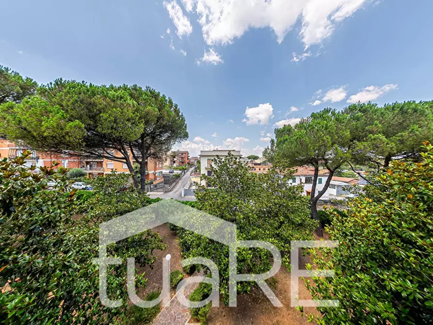 Immagine 26 di Appartamento in vendita  in Via Al Sesto Miglio a Roma