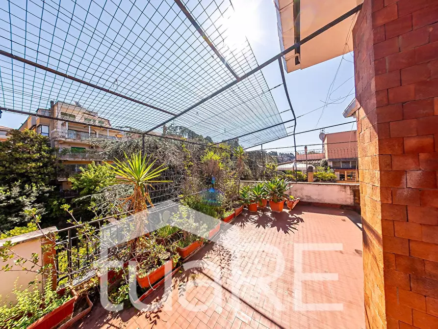 Immagine 2 di Attico in vendita  in Via Della Farnesina a Roma