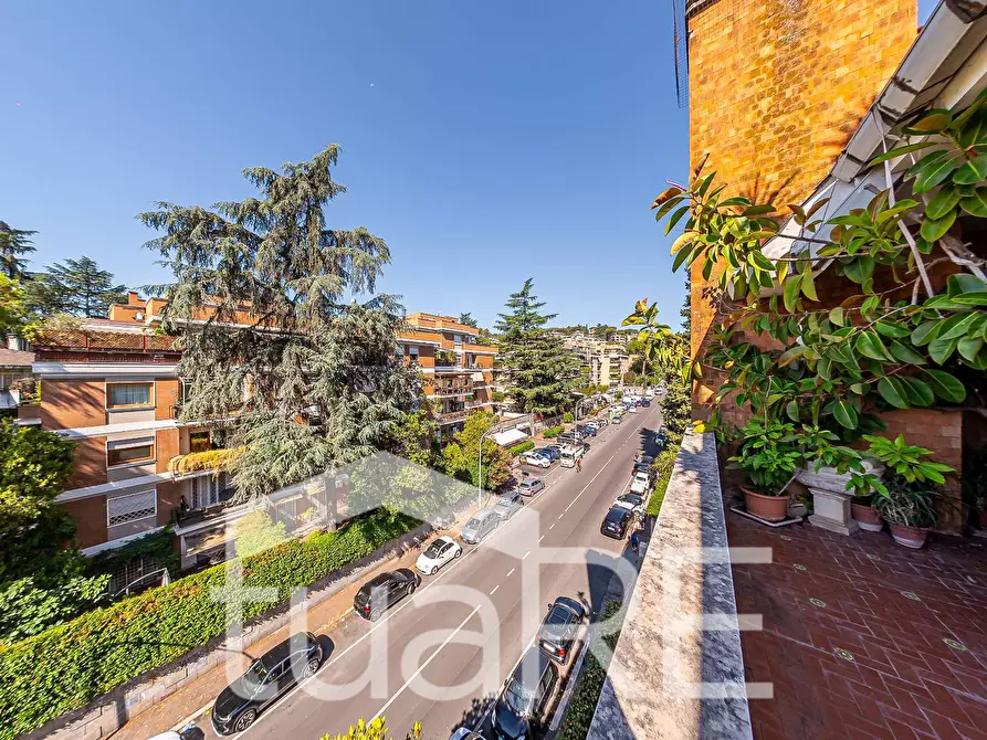 Immagine 4 di Attico in vendita  in Via Della Farnesina a Roma