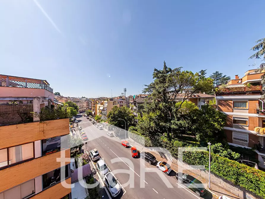 Immagine 5 di Attico in vendita  in Via Della Farnesina a Roma