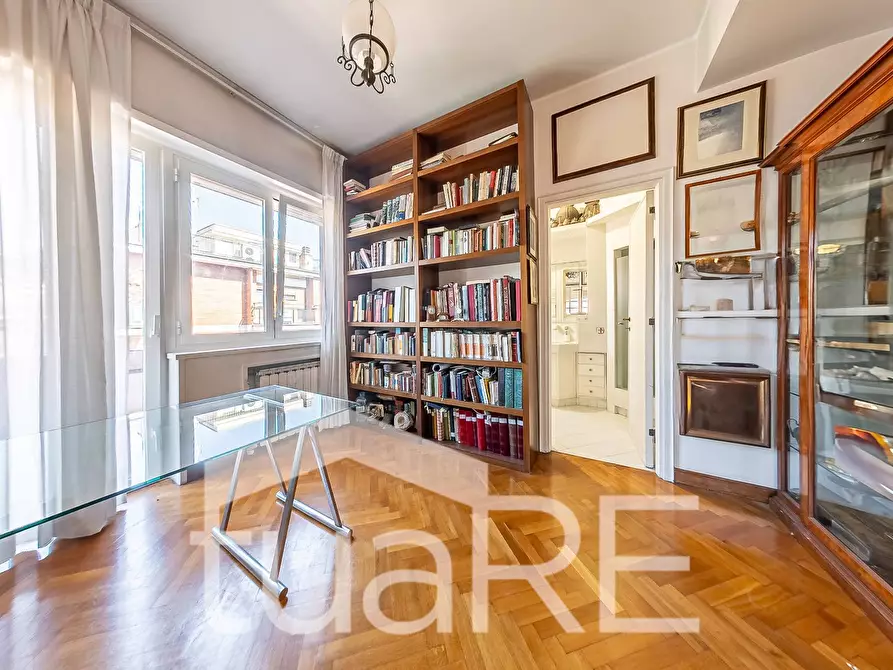 Immagine 11 di Attico in vendita  in Via Della Farnesina a Roma