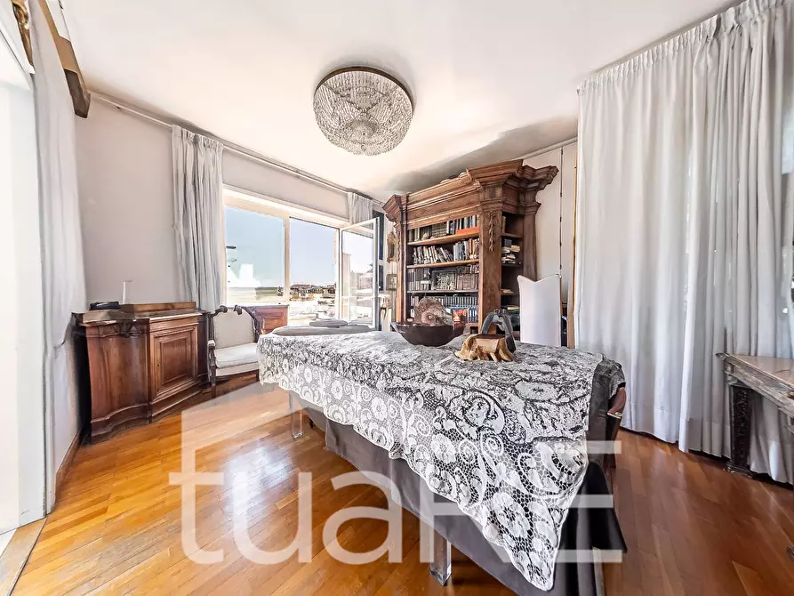 Immagine 35 di Attico in vendita  in Via Della Farnesina a Roma