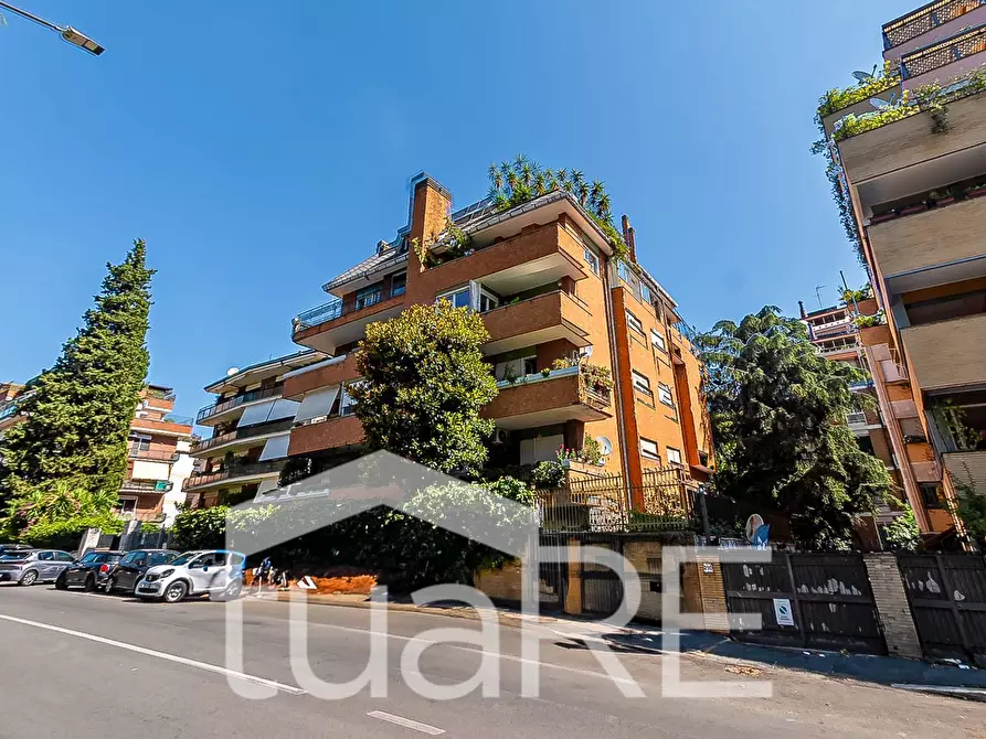 Immagine 45 di Attico in vendita  in Via Della Farnesina a Roma