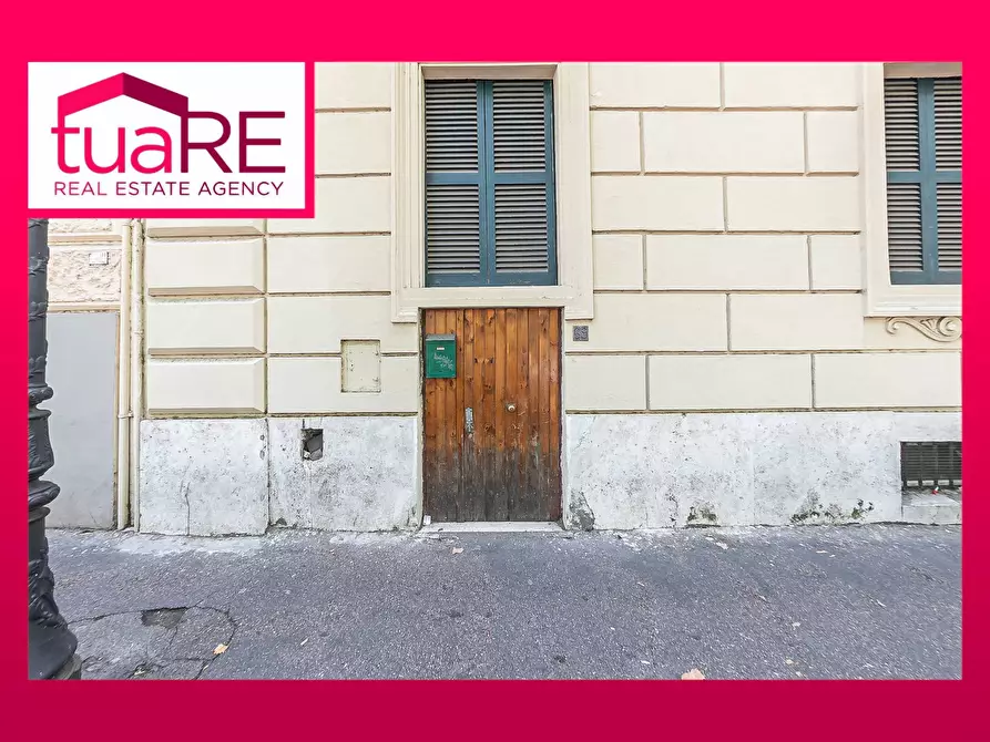 Immagine 1 di Negozio in vendita  in Viale Giulio Cesare a Roma