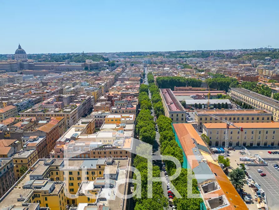 Immagine 6 di Negozio in vendita  in Viale Giulio Cesare a Roma