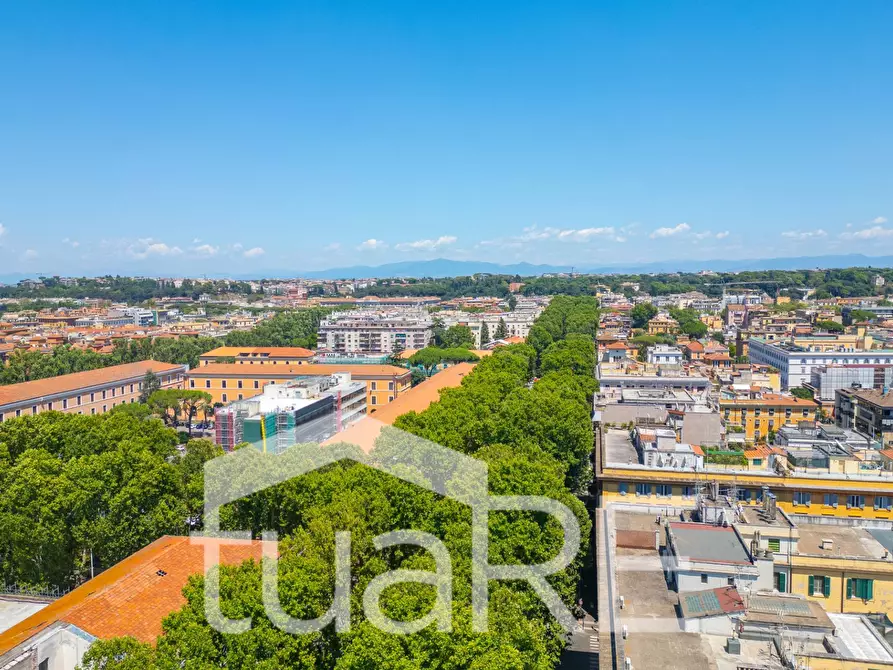 Immagine 9 di Negozio in vendita  in Viale Giulio Cesare a Roma