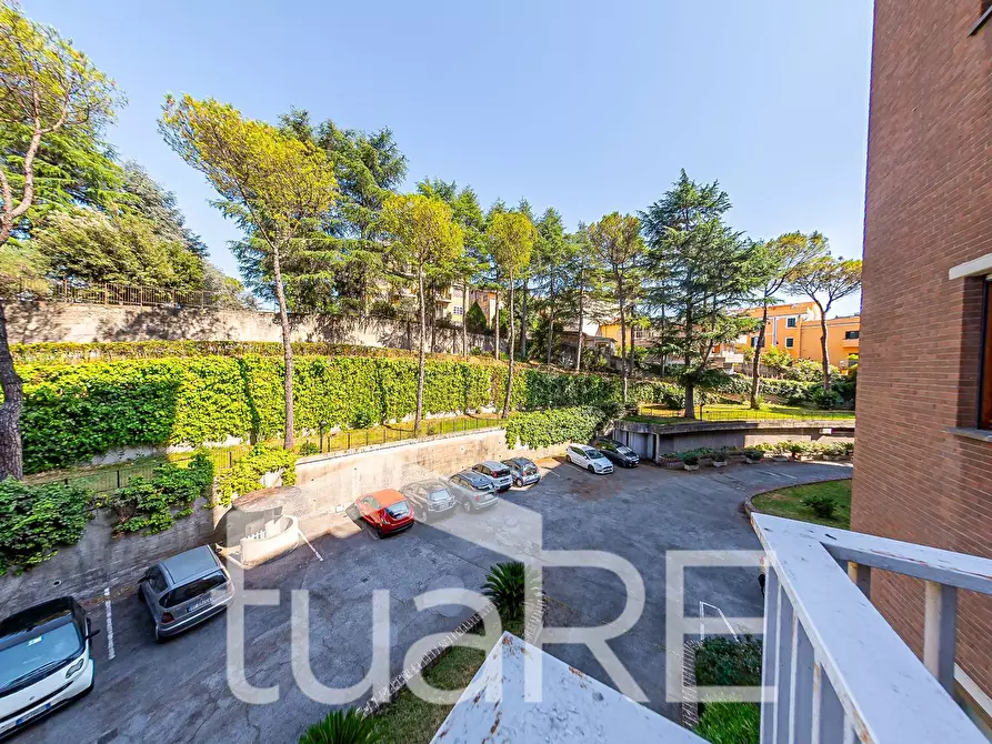 Immagine 2 di Appartamento in vendita  in Via Giuseppe Taverna a Roma