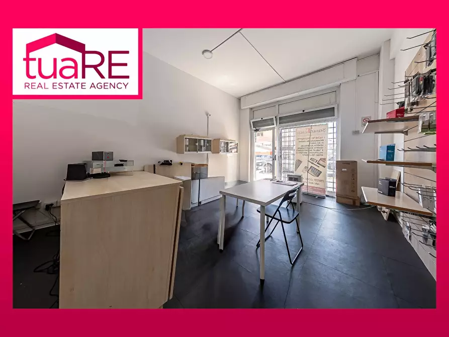 Immagine 1 di Negozio in affitto  in Via Carlo Francesco Bellingeri a Roma