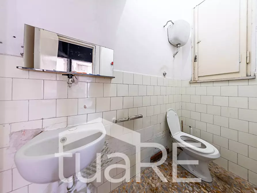 Immagine 4 di Negozio in affitto  in Via Carlo Francesco Bellingeri a Roma