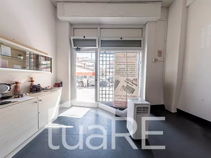 Immagine 6 di Negozio in affitto  in Via Carlo Francesco Bellingeri a Roma