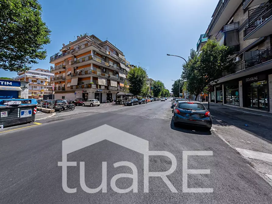 Immagine 8 di Negozio in affitto  in Via Carlo Francesco Bellingeri a Roma