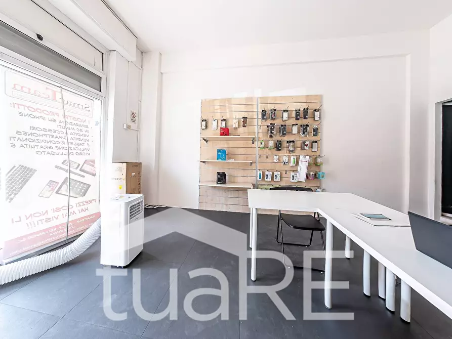 Immagine 15 di Negozio in affitto  in Via Carlo Francesco Bellingeri a Roma