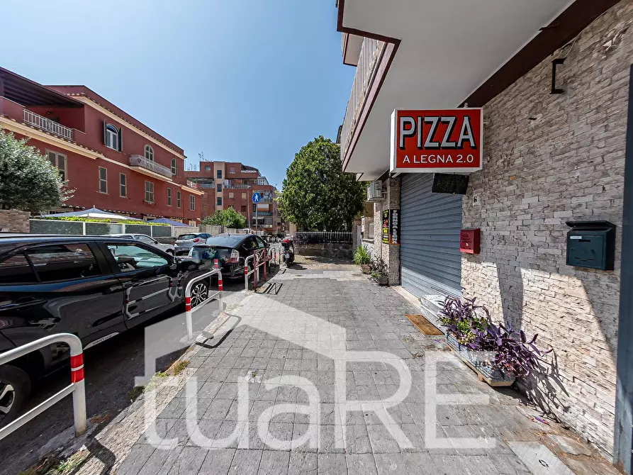 Immagine 17 di Negozio in affitto  in Via Carlo Francesco Bellingeri a Roma