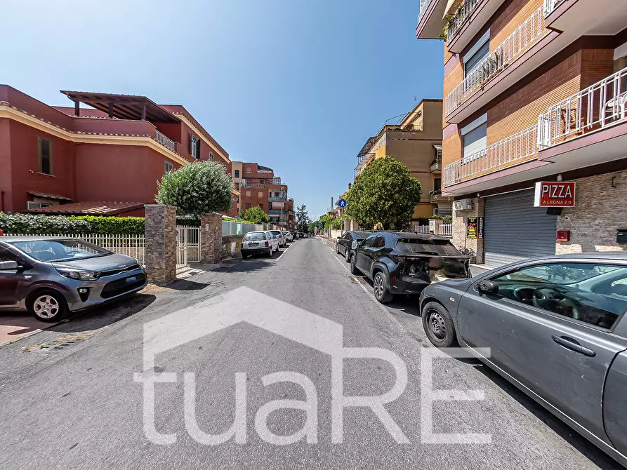 Immagine 18 di Negozio in affitto  in Via Carlo Francesco Bellingeri a Roma