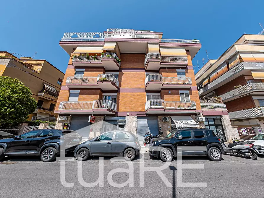 Immagine 19 di Negozio in affitto  in Via Carlo Francesco Bellingeri a Roma