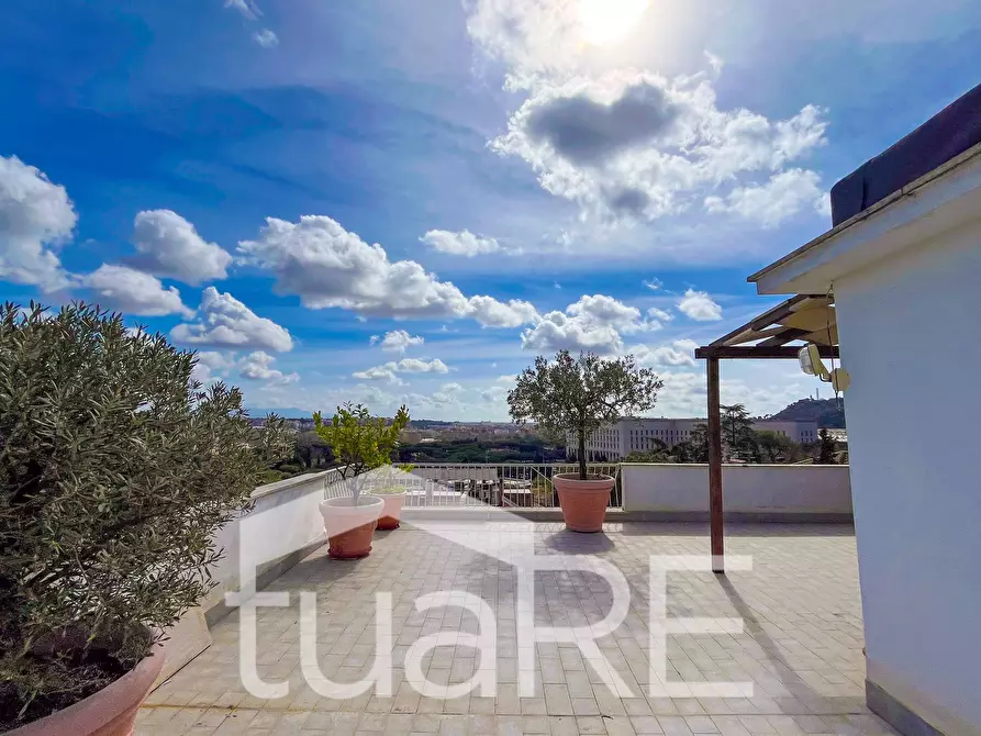 Immagine 2 di Attico in vendita  in Via Dei Colli Della Farnesina a Roma