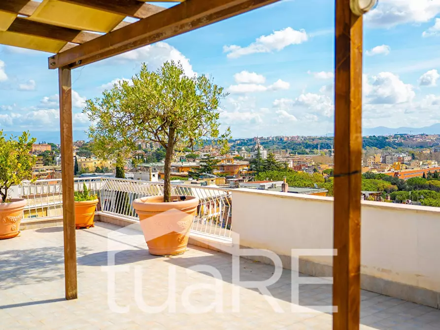 Immagine 11 di Attico in vendita  in Via Dei Colli Della Farnesina a Roma