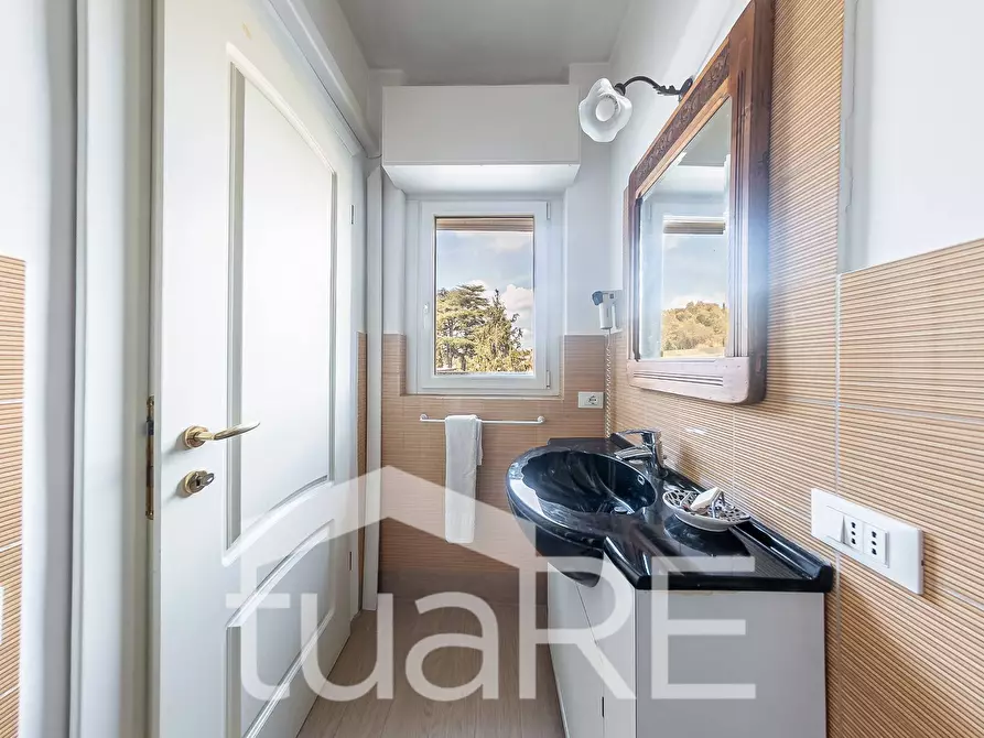 Immagine 25 di Attico in vendita  in Via Dei Colli Della Farnesina a Roma