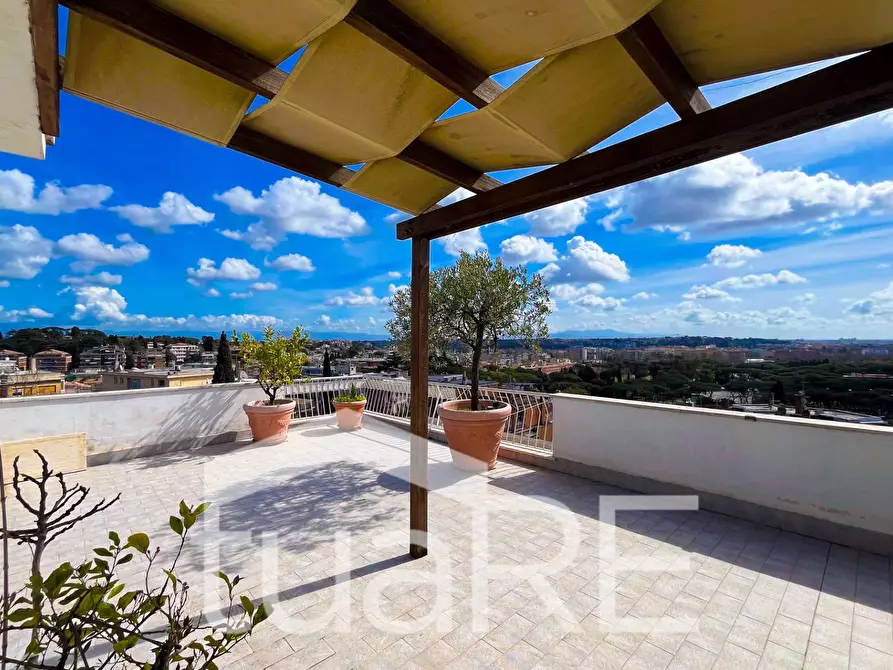 Immagine 45 di Attico in vendita  in Via Dei Colli Della Farnesina a Roma