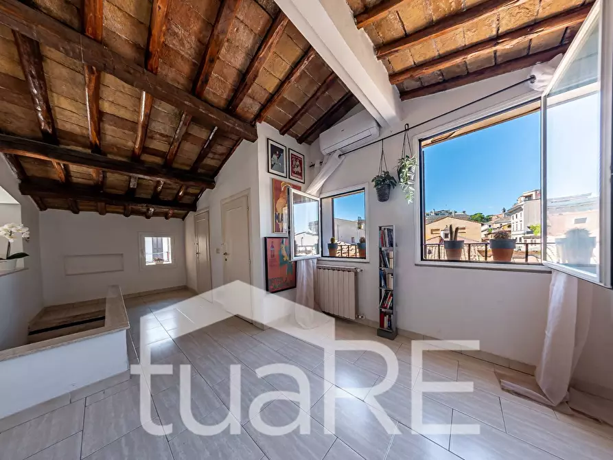 Immagine 3 di Appartamento in vendita  in Piazza Di San Cosimato a Roma