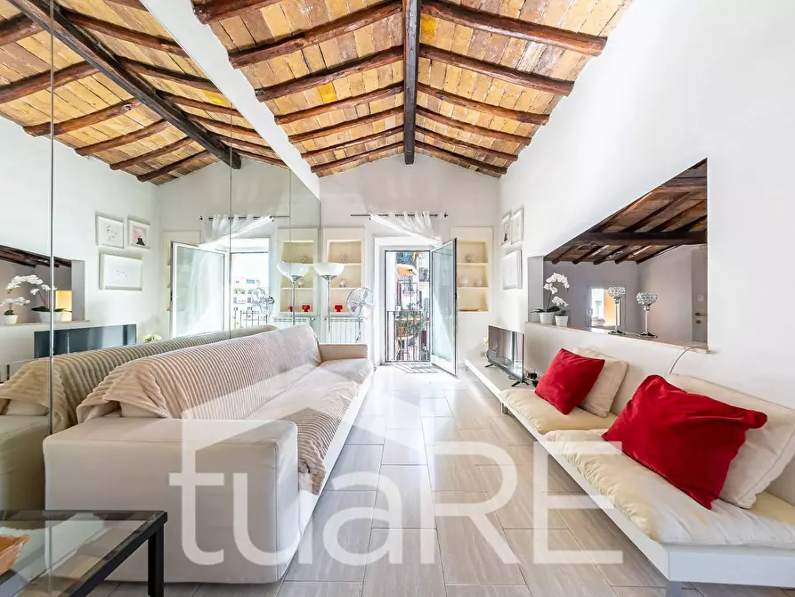 Immagine 4 di Appartamento in vendita  in Piazza Di San Cosimato a Roma