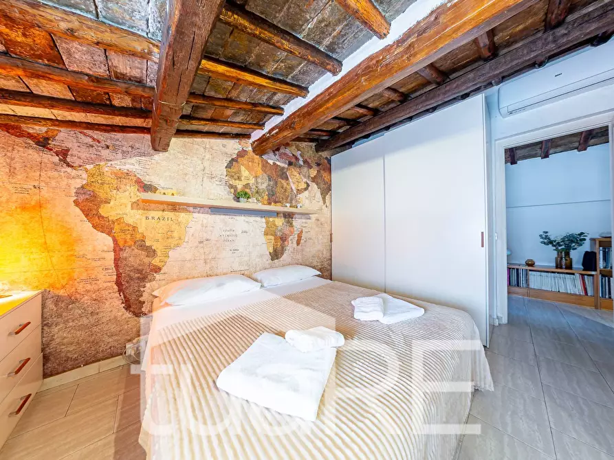 Immagine 8 di Appartamento in vendita  in Piazza Di San Cosimato a Roma