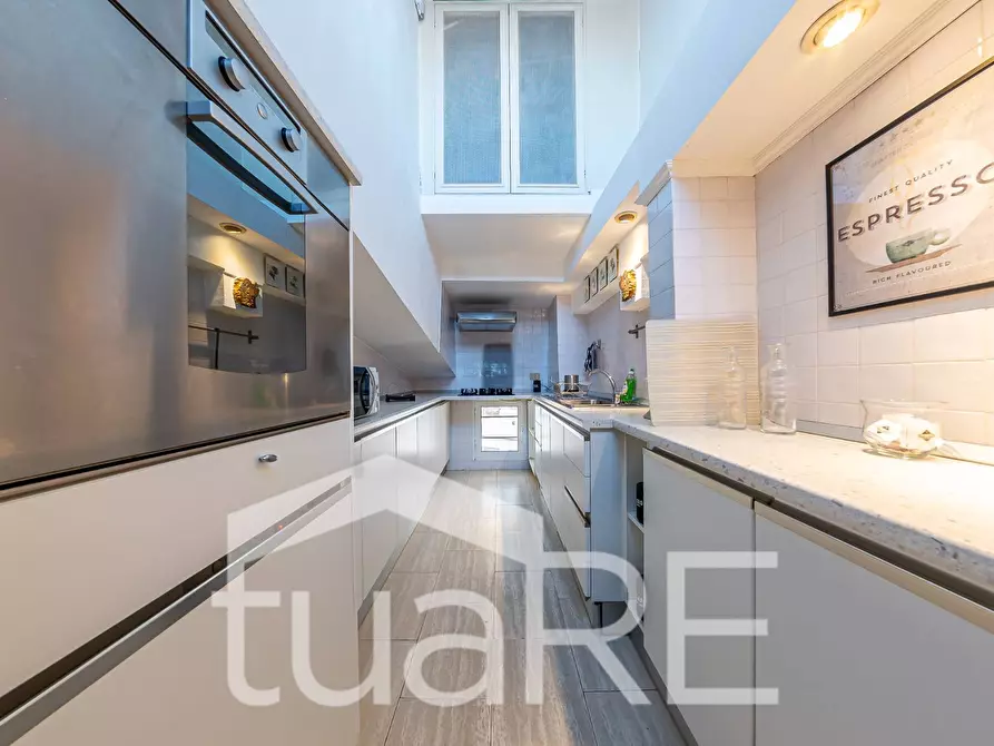 Immagine 9 di Appartamento in vendita  in Piazza Di San Cosimato a Roma