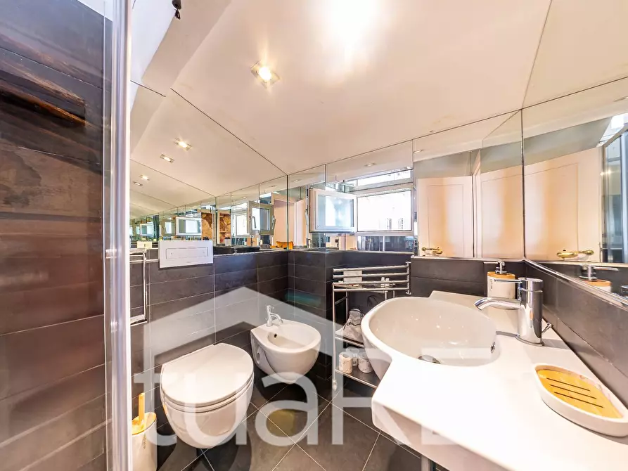 Immagine 15 di Appartamento in vendita  in Piazza Di San Cosimato a Roma