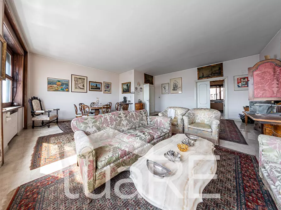 Immagine 3 di Appartamento in vendita  in Viale Castro Pretorio a Roma