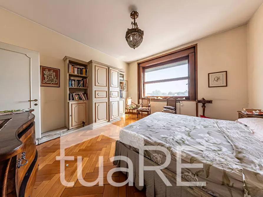 Immagine 12 di Appartamento in vendita  in Viale Castro Pretorio a Roma