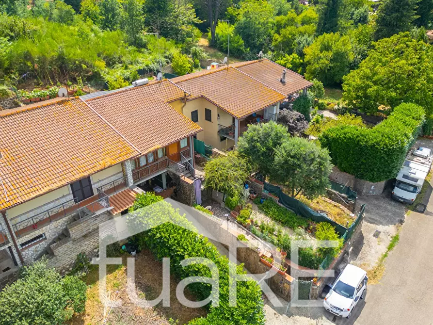 Immagine 2 di Villetta a schiera in vendita  in via dei pini a Nepi