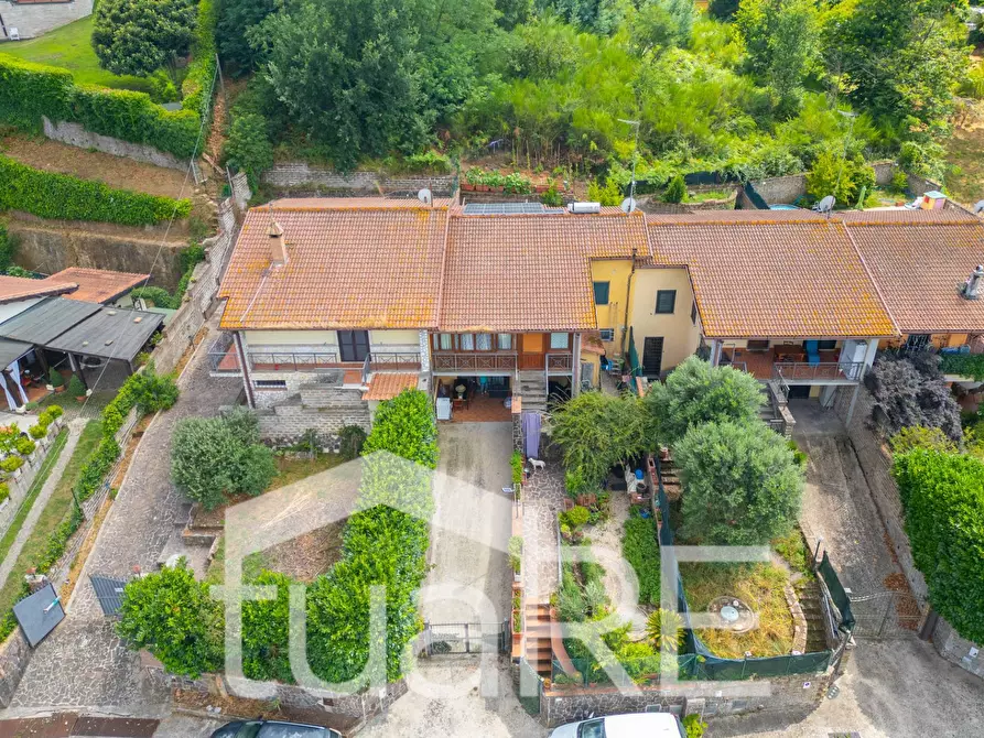 Immagine 21 di Villetta a schiera in vendita  in via dei pini a Nepi