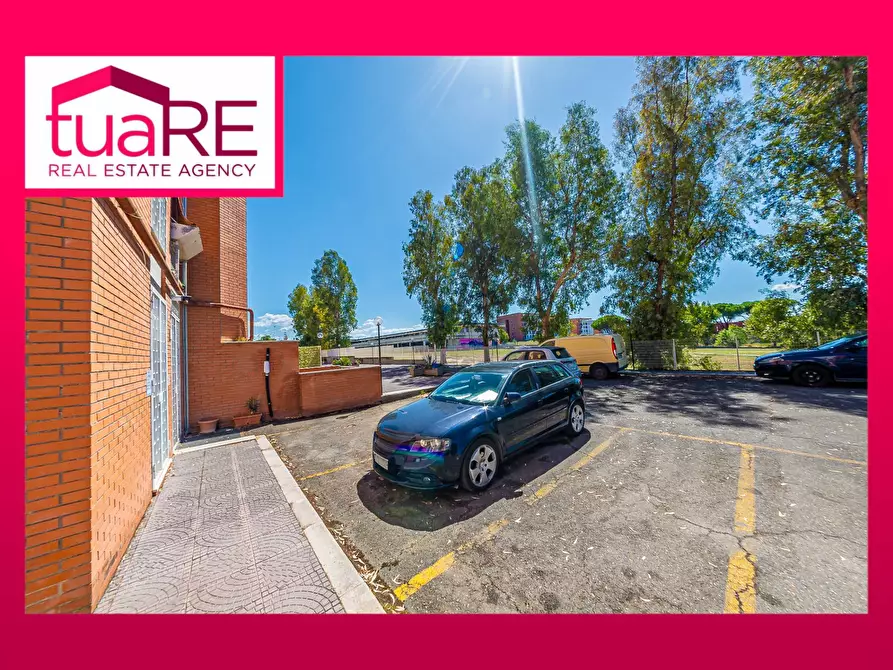 Immagine 1 di Box auto in vendita  in Via Dell' Archeologia a Roma