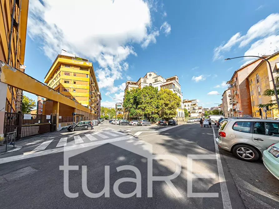 Immagine 2 di Appartamento in vendita  in Via Ignazio Persico a Roma
