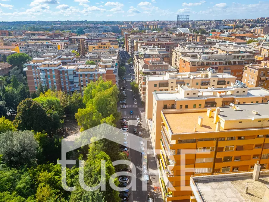 Immagine 11 di Appartamento in vendita  in Via Ignazio Persico a Roma