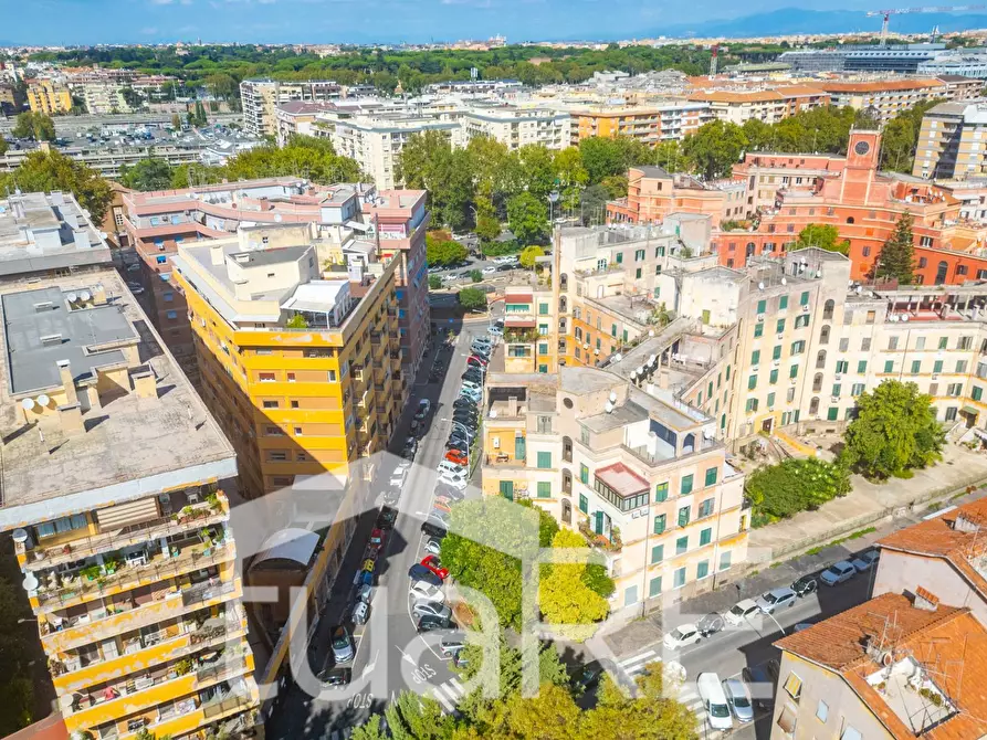 Immagine 13 di Appartamento in vendita  in Via Ignazio Persico a Roma
