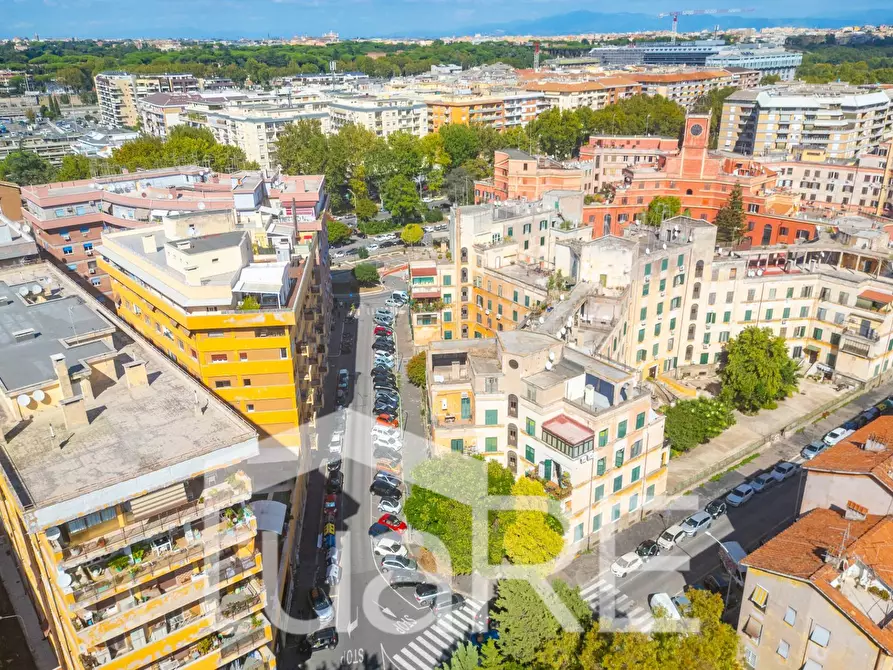 Immagine 14 di Appartamento in vendita  in Via Ignazio Persico a Roma