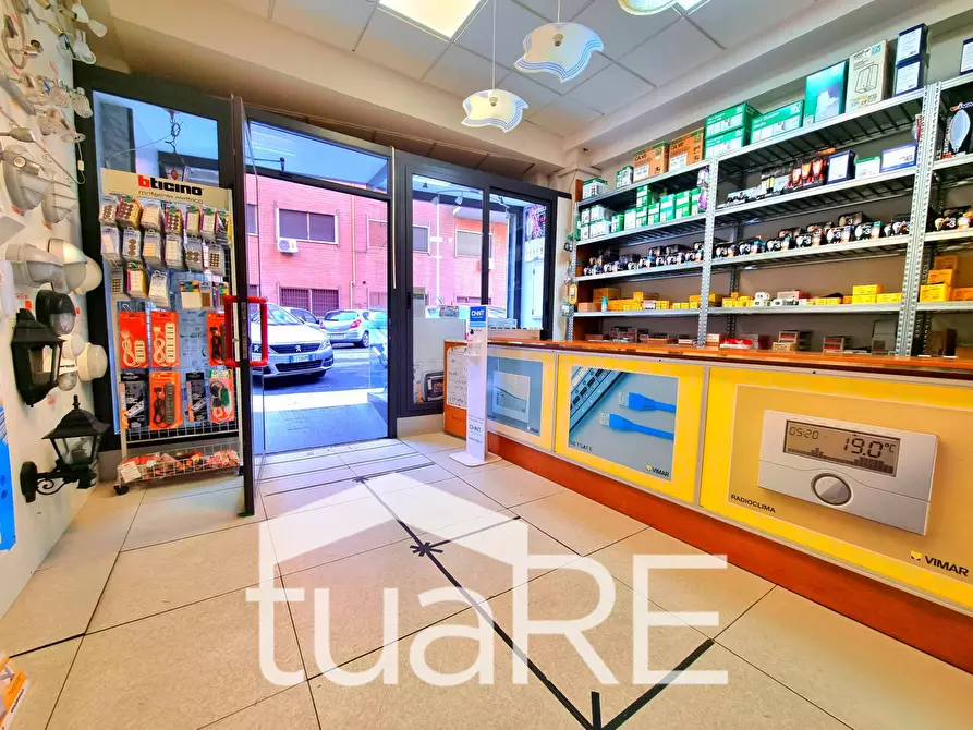 Immagine 12 di Negozio in vendita  in Via Giuseppe Ravizza a Roma