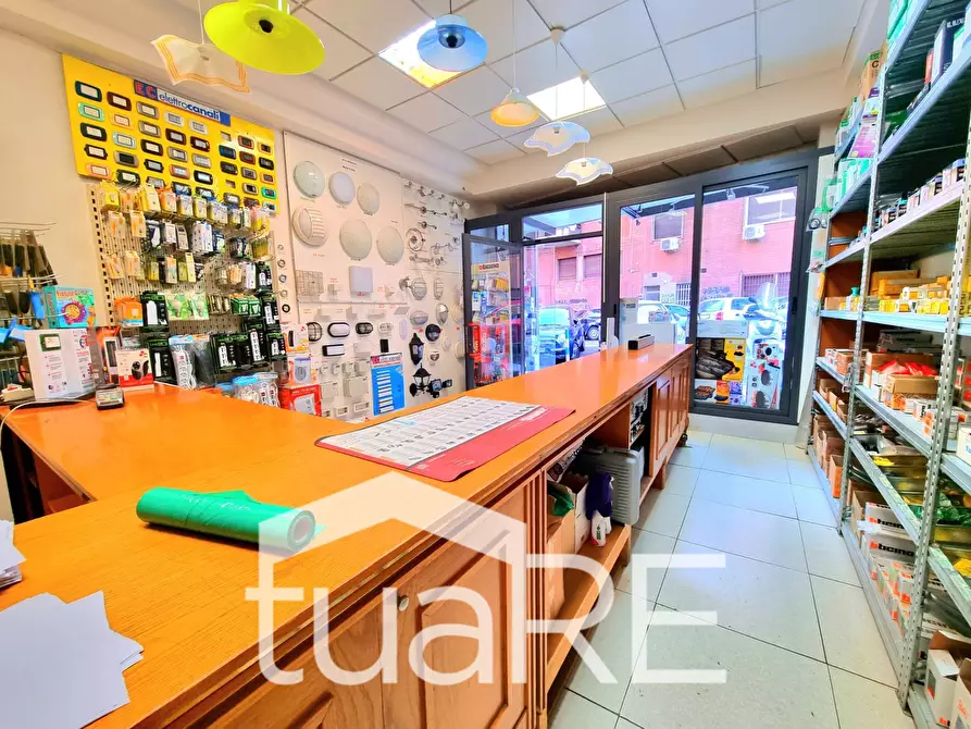 Immagine 10 di Negozio in vendita  in Via Giuseppe Ravizza a Roma