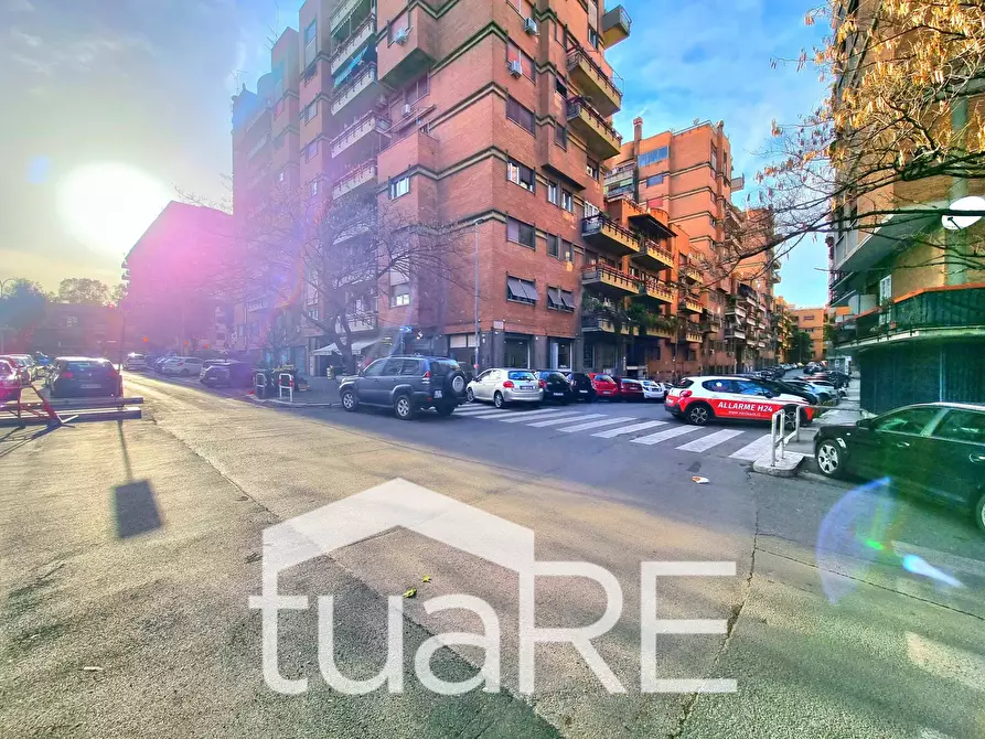 Immagine 16 di Negozio in vendita  in Via Giuseppe Ravizza a Roma