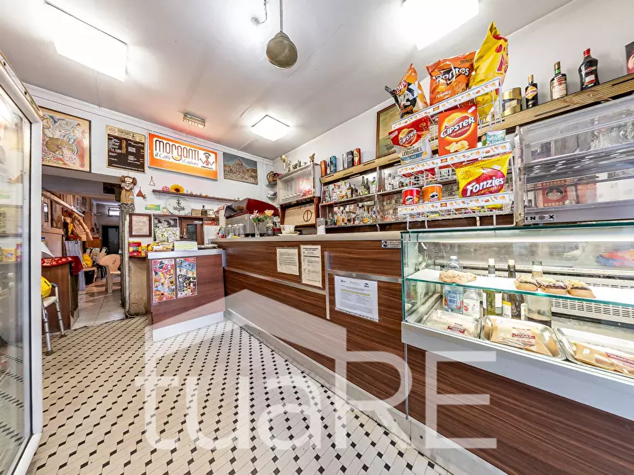 Immagine 2 di Negozio in vendita  in Via Della Lungara a Roma