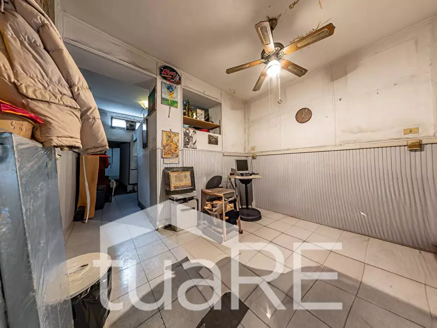 Immagine 4 di Negozio in vendita  in Via Della Lungara a Roma