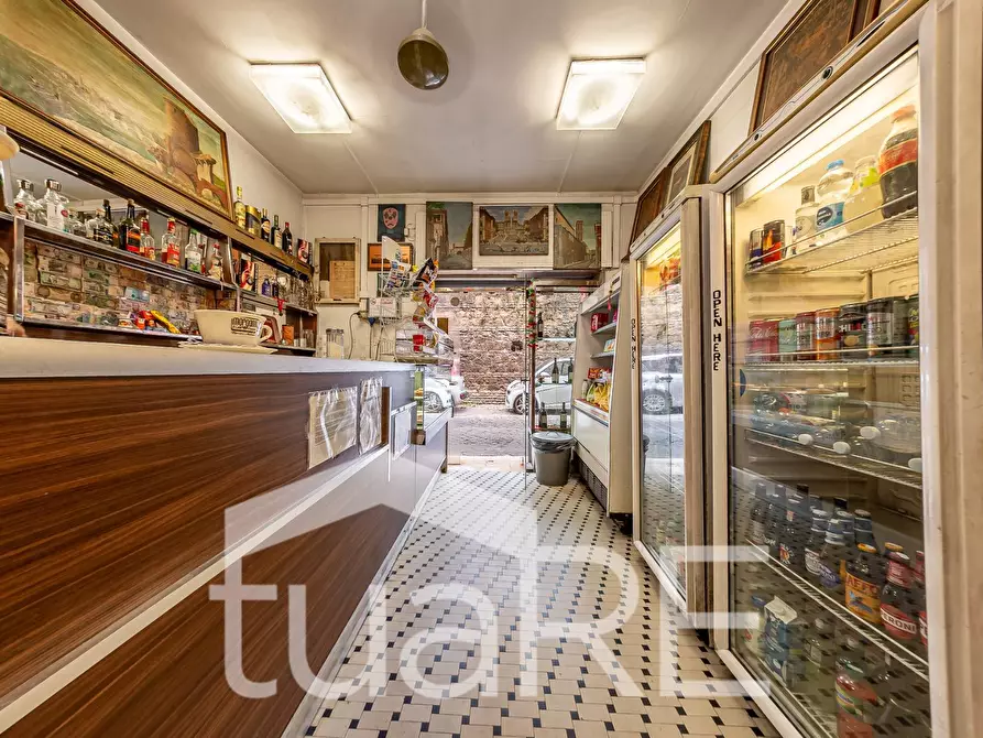 Immagine 5 di Negozio in vendita  in Via Della Lungara a Roma