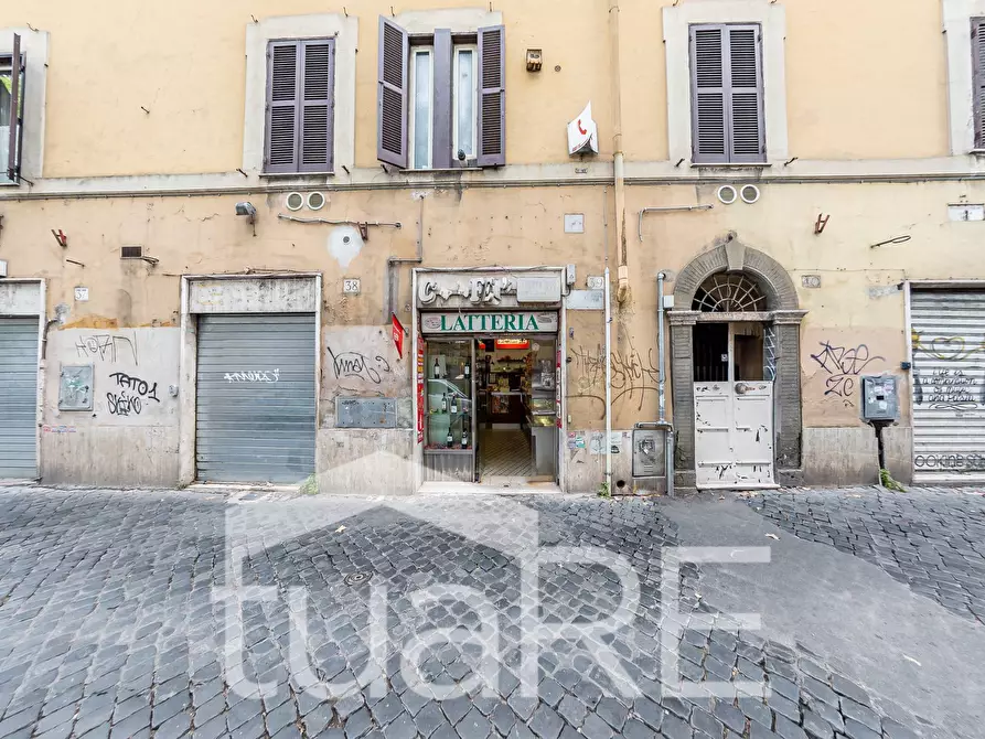 Immagine 6 di Negozio in vendita  in Via Della Lungara a Roma