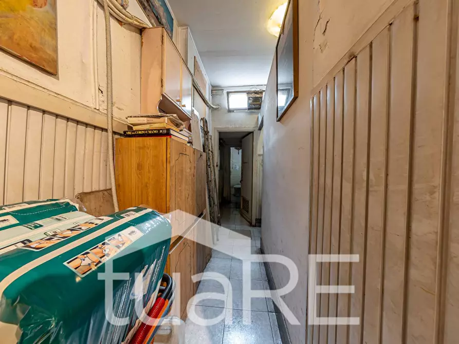 Immagine 12 di Negozio in vendita  in Via Della Lungara a Roma