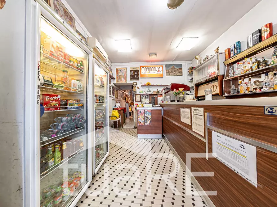 Immagine 14 di Negozio in vendita  in Via Della Lungara a Roma