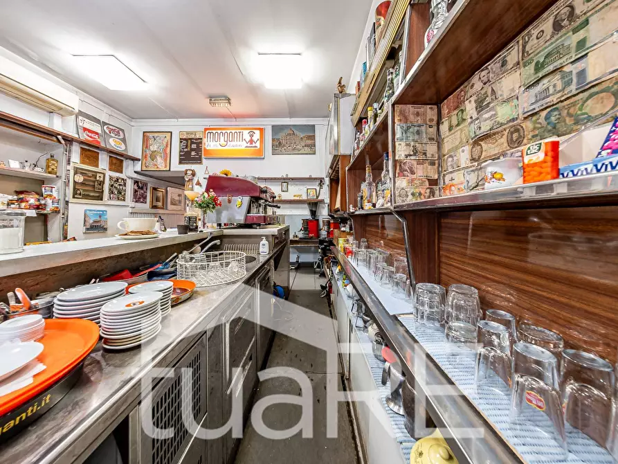 Immagine 17 di Negozio in vendita  in Via Della Lungara a Roma