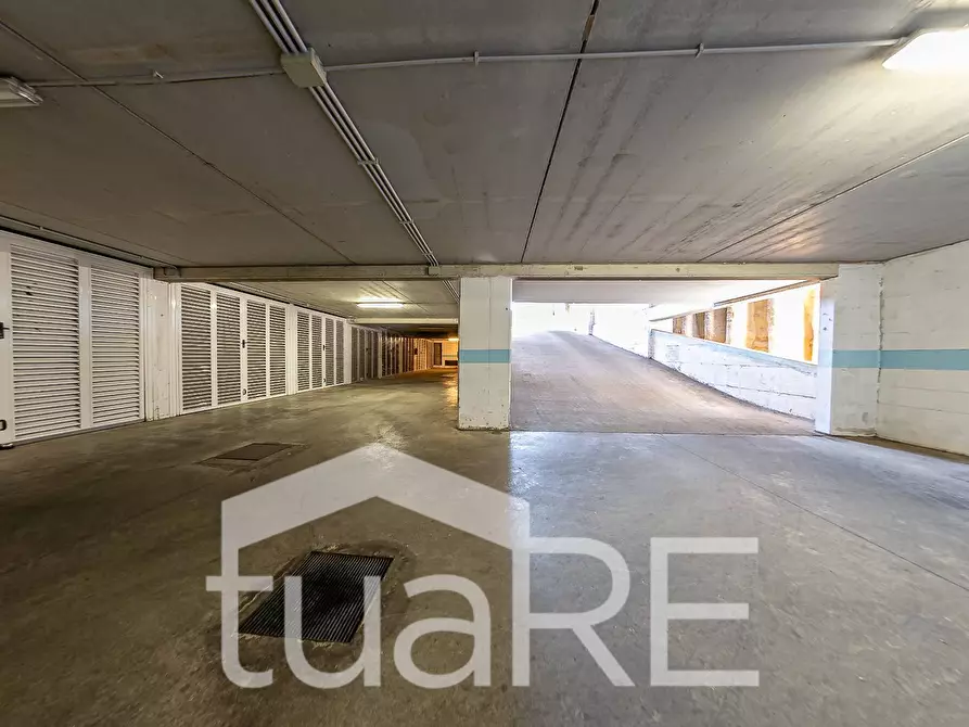 Immagine 6 di Box auto in vendita  in Via Festo Avieno a Roma